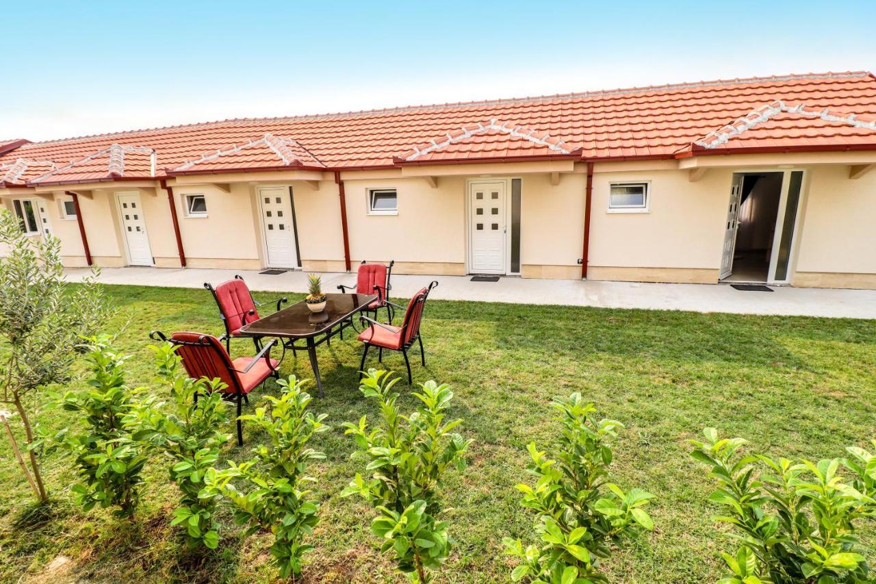 Simo Apartments Airport Podgorica Exterior photo